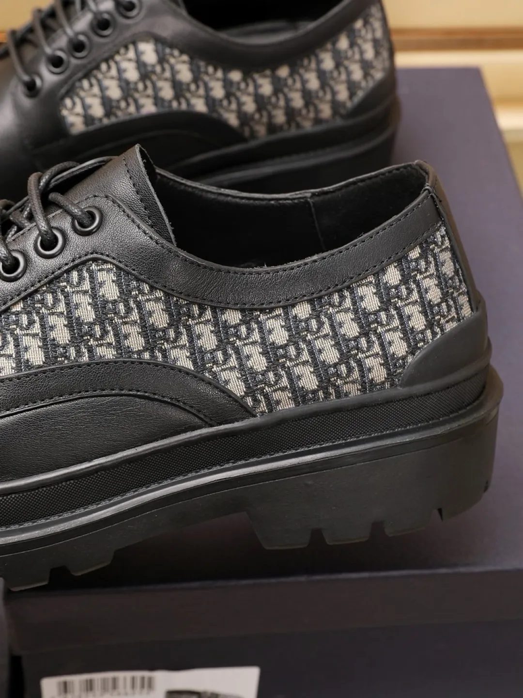 Factory P480💰[Dior] men's classic casual leather shoes🇺🇸 are on sale simultaneously, original Italian brand · brand totem cloth sewn with brand label · paired with first-layer calfskin · (high-end, extravagance, class) exquisite workmanship (original lining) sole: original factory special rubber concave and convex outsole ⚠️ outsole. Comfortable, wear-resistant, non-slip, real shot 🎬 Can be worn with casual clothes or suits. Size: 38-44 (45.46 customized)